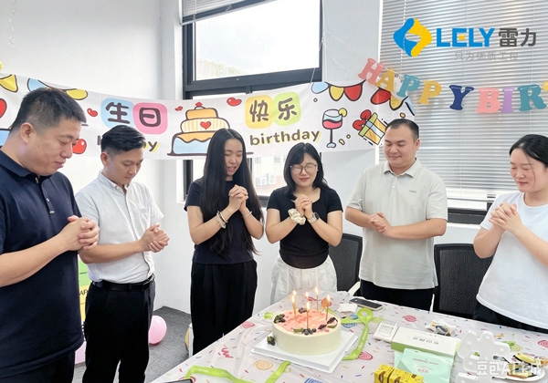 雷力阀门8月生日会.jpg